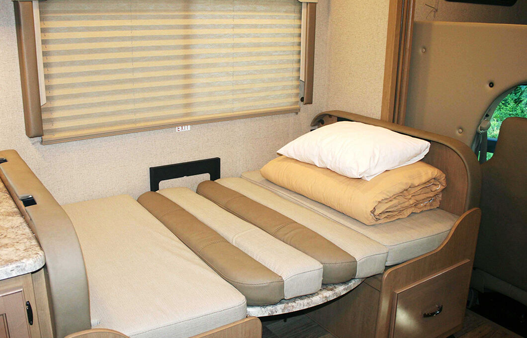 Class C Motorhome-XLarge (C-XLarge), , hi-res image number 14